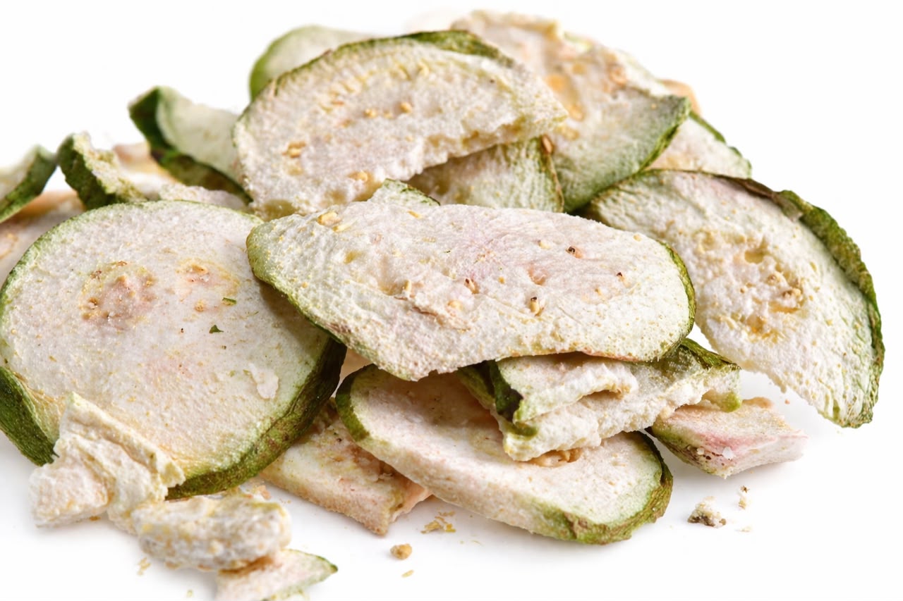 Freeze-dried guava slices
